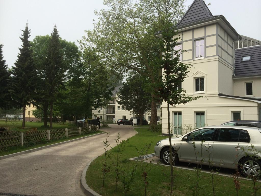 Haus Pamir - Ferienwohnungen Ostseebad Nienhagen Exterior foto
